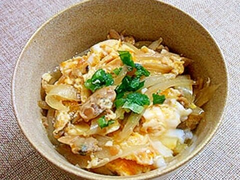 あさり入りのミニ玉子丼